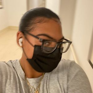 Meet your Posher, Ariana